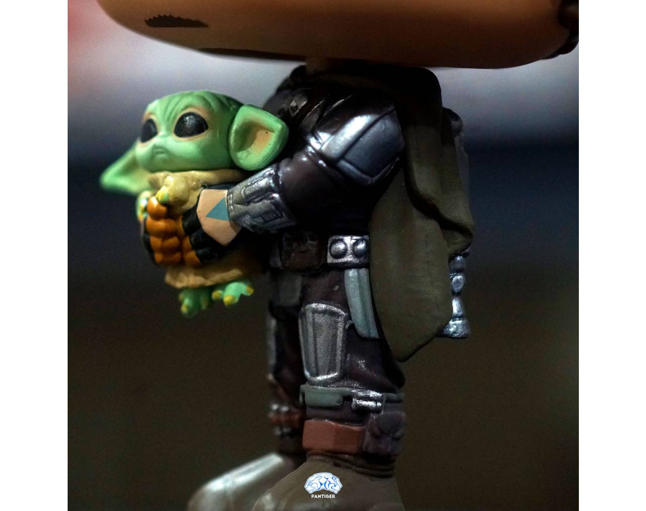The Mandalorian with Grogu - Star Wars Pop! Vinyl