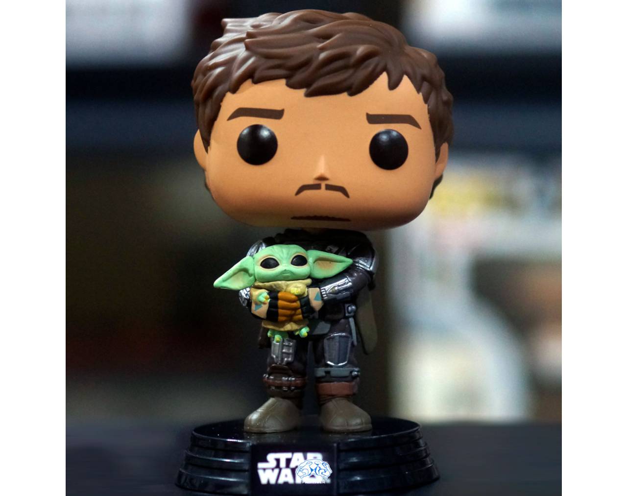 The Mandalorian with Grogu - Star Wars Pop! Vinyl