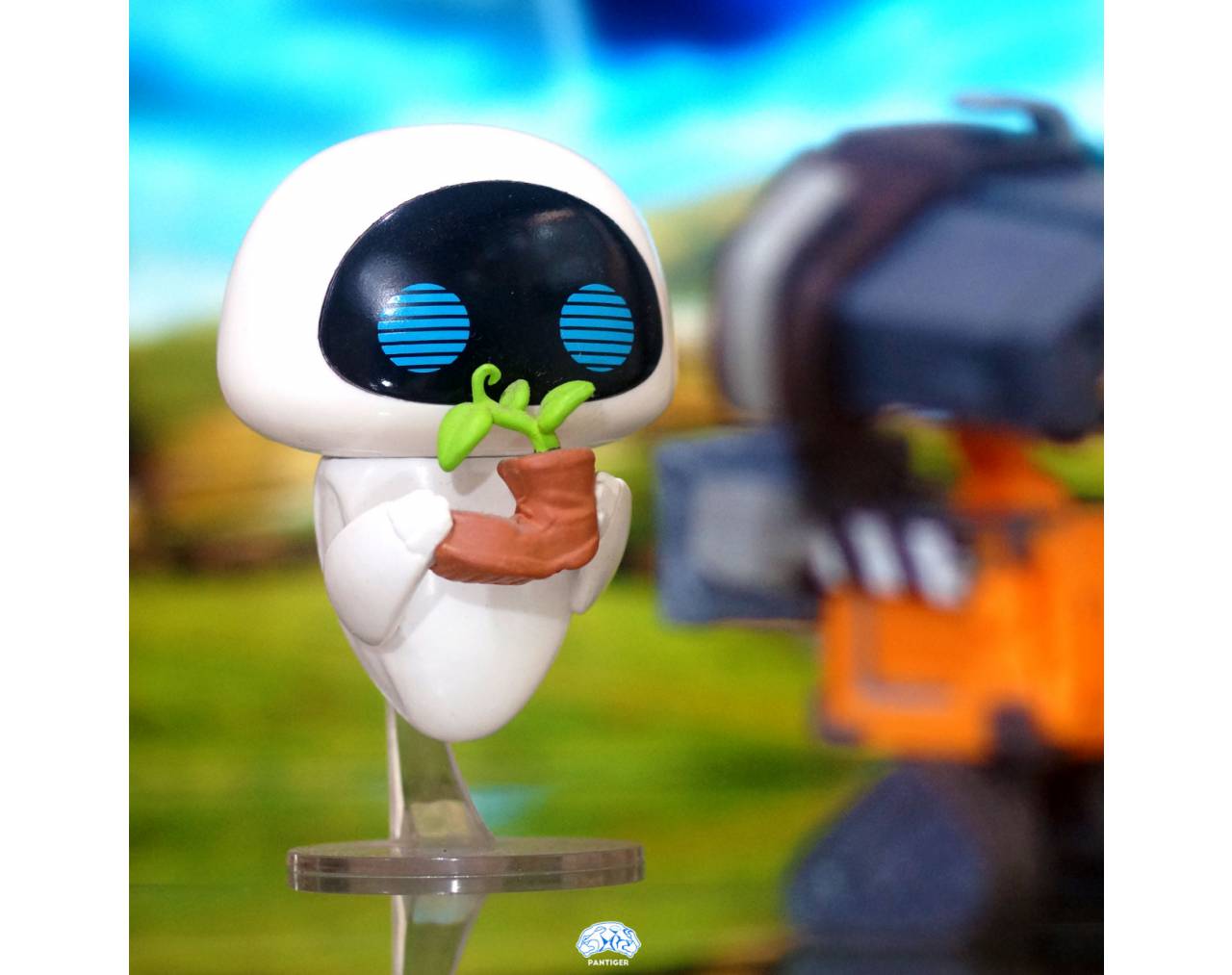 Eve (Earth Day Exclusive) - Disney Wall-E Pop! Vinyl