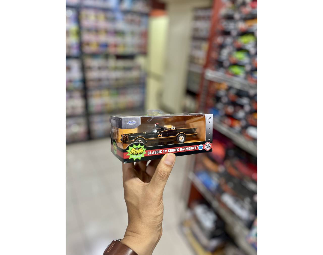 Batmobile (Classic) Escala 1:32 - Batman Classic TV Series Jada Toys