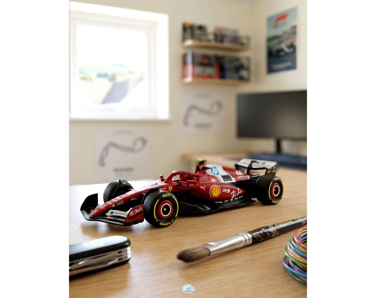 Ferrari SF-25 44 Lewis Hamilton (2025) Escala 1:64 - Formula Racing - Die-Cast Burago